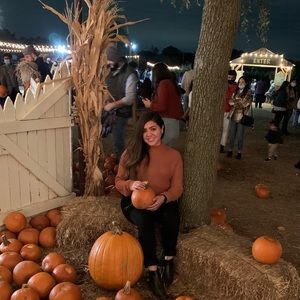 Meet your Posher, Adriana